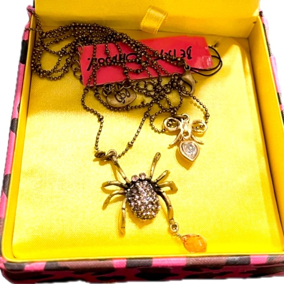 Betsy Johnson Spider jewelry Necklace I ❤️ SPIDERS - Crystal Heart & Spider NWT - Picture 12 of 13